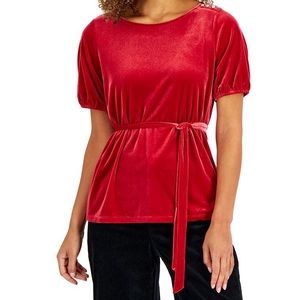 ❤️Macy’s Red Velvet Holiday Top Size small